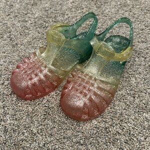 Girls size 11 gel sandals, like new!